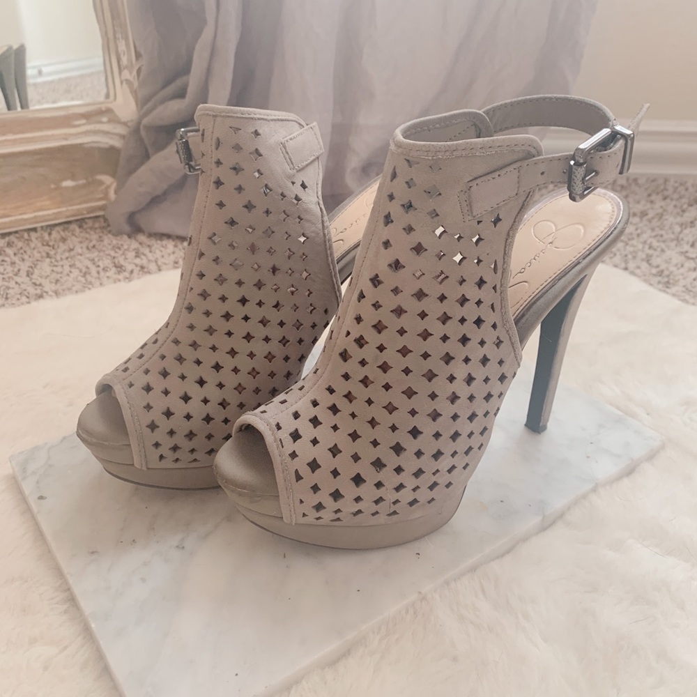 Jessica Simpson 6 1/2 grey high heels